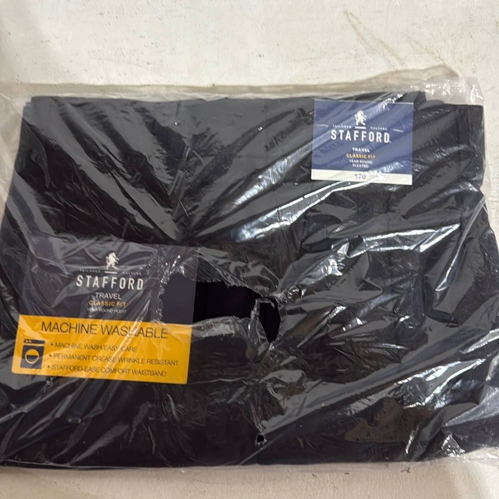 Stafford Travel Classic Fit Pleated Pants
